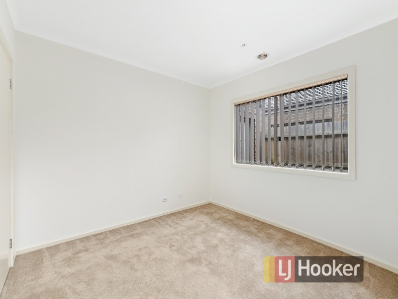 26 Cadillac Street, Cranbourne East VIC 3977