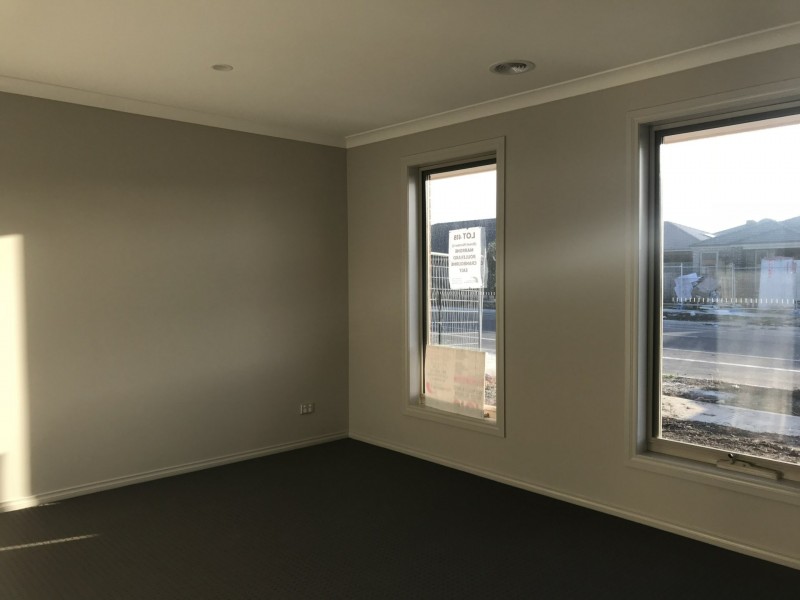 8 Marrone Drive, Cranbourne VIC 3977