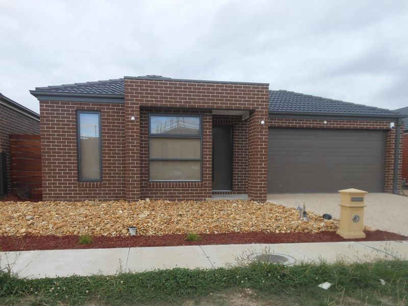 13 Mickleham Drive, Cranbourne VIC 3977