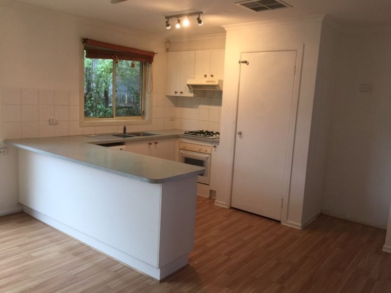 4 Charlotte Place, Cranbourne West VIC 3977