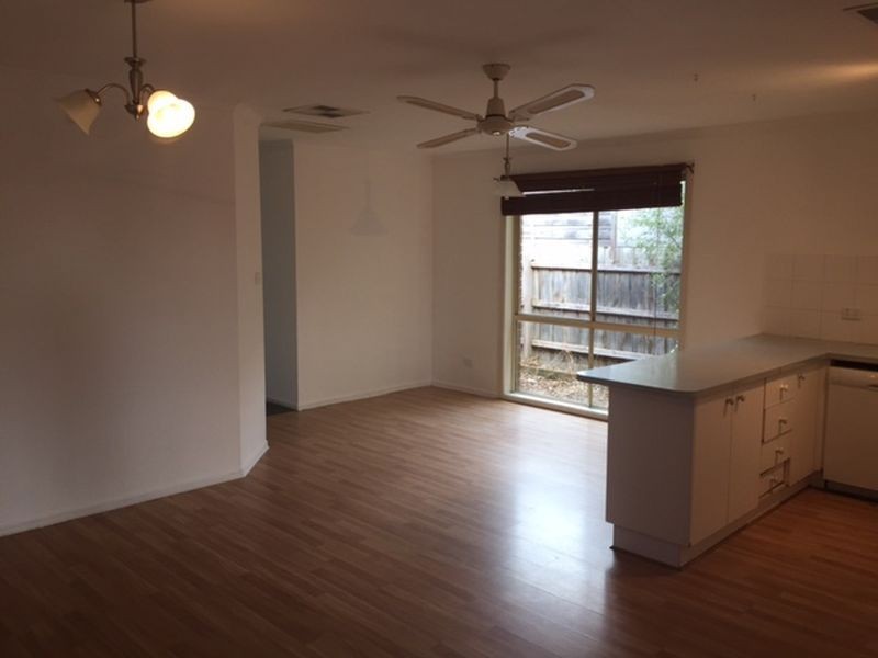 4 Charlotte Place, Cranbourne West VIC 3977