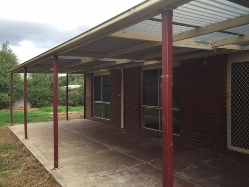 4 Charlotte Place, Cranbourne West VIC 3977