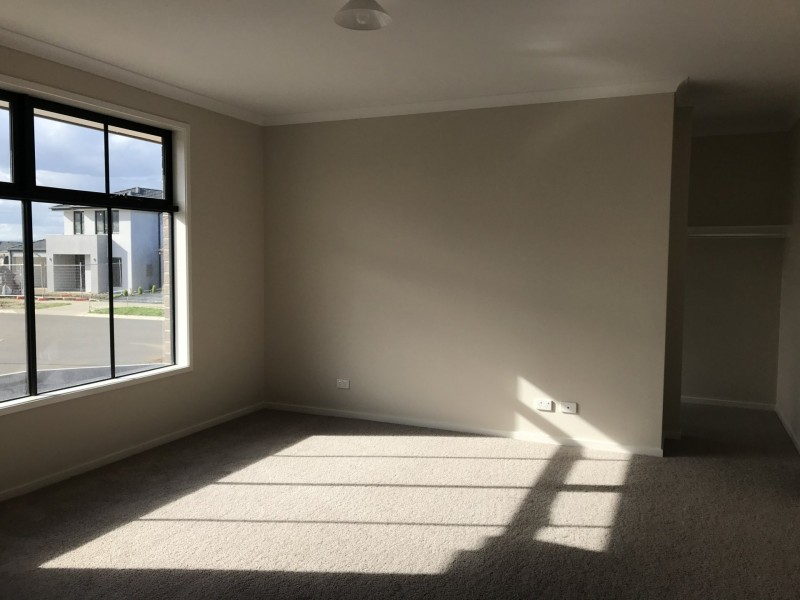 36 Sloane Drive, Clyde North VIC 3978