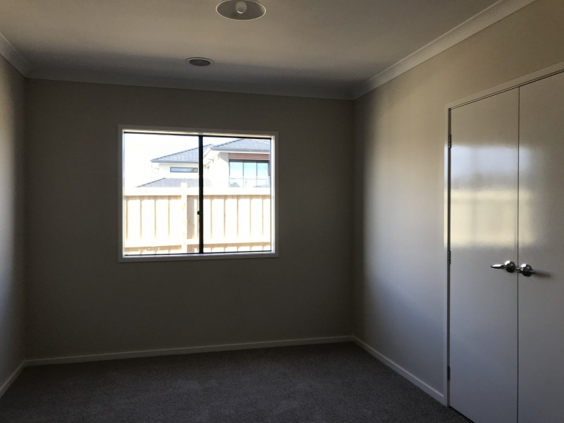 36 Sloane Drive, Clyde North VIC 3978