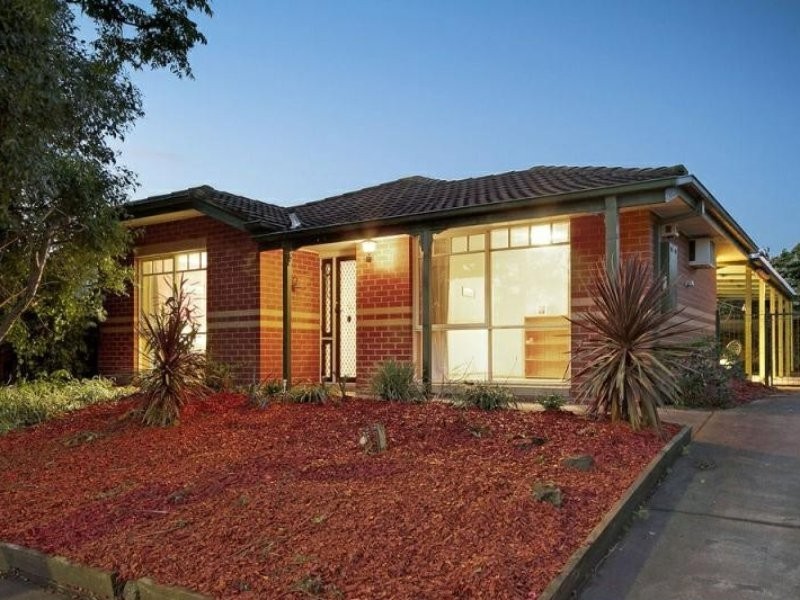 13 Hamilton Drive, Cranbourne North VIC 3977