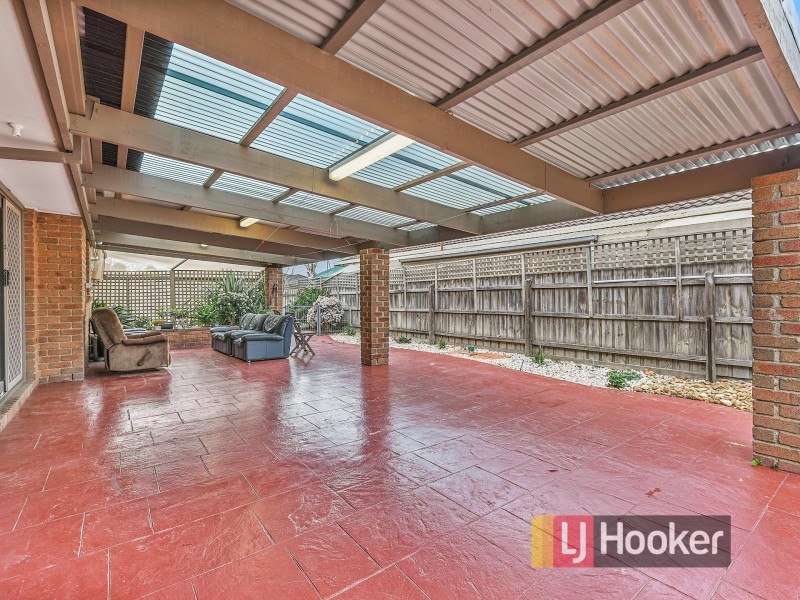 2 Lindenow Court, Cranbourne North VIC 3977