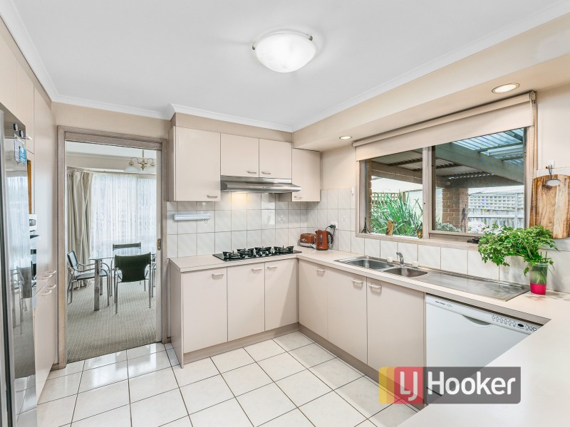 2 Lindenow Court, Cranbourne North VIC 3977
