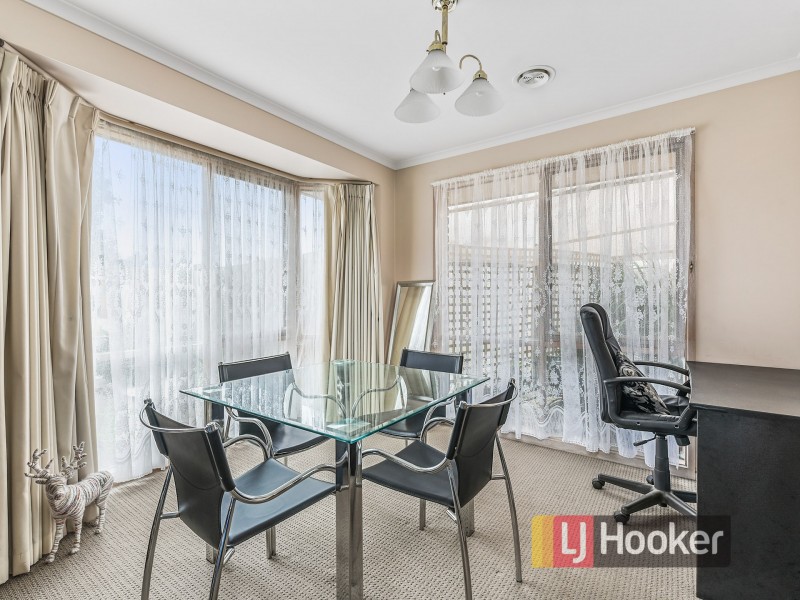 2 Lindenow Court, Cranbourne North VIC 3977