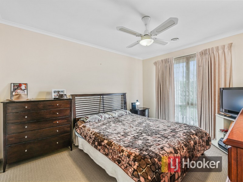 2 Lindenow Court, Cranbourne North VIC 3977
