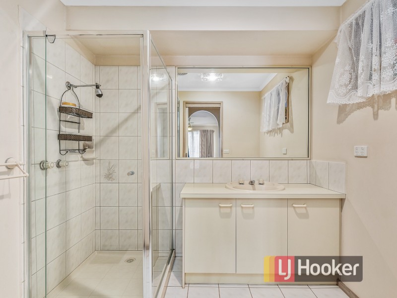 2 Lindenow Court, Cranbourne North VIC 3977