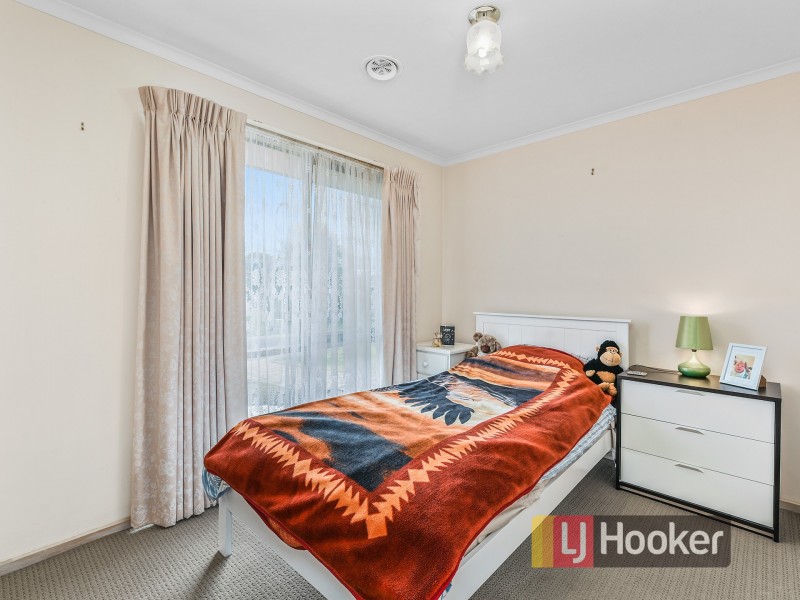 2 Lindenow Court, Cranbourne North VIC 3977