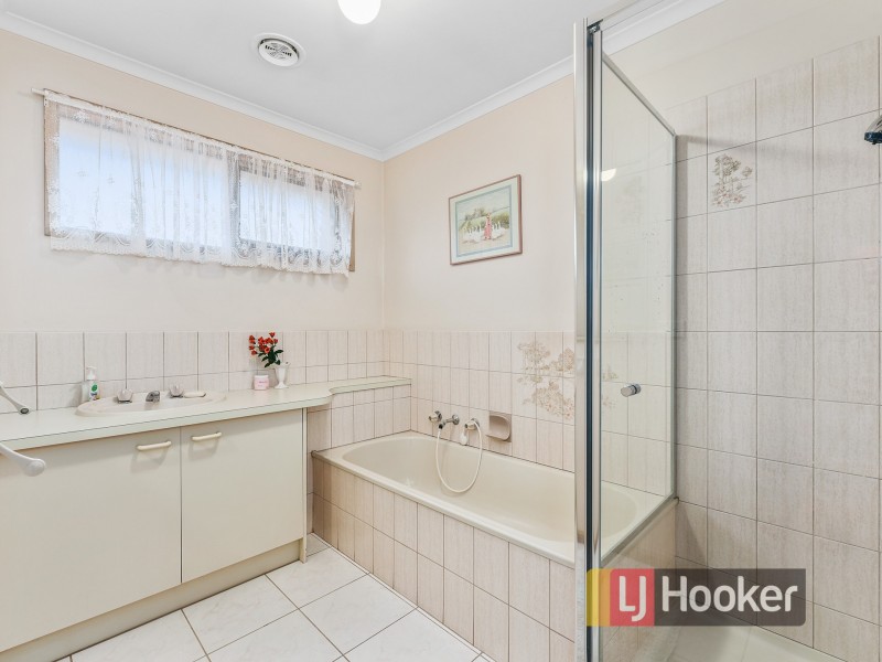 2 Lindenow Court, Cranbourne North VIC 3977