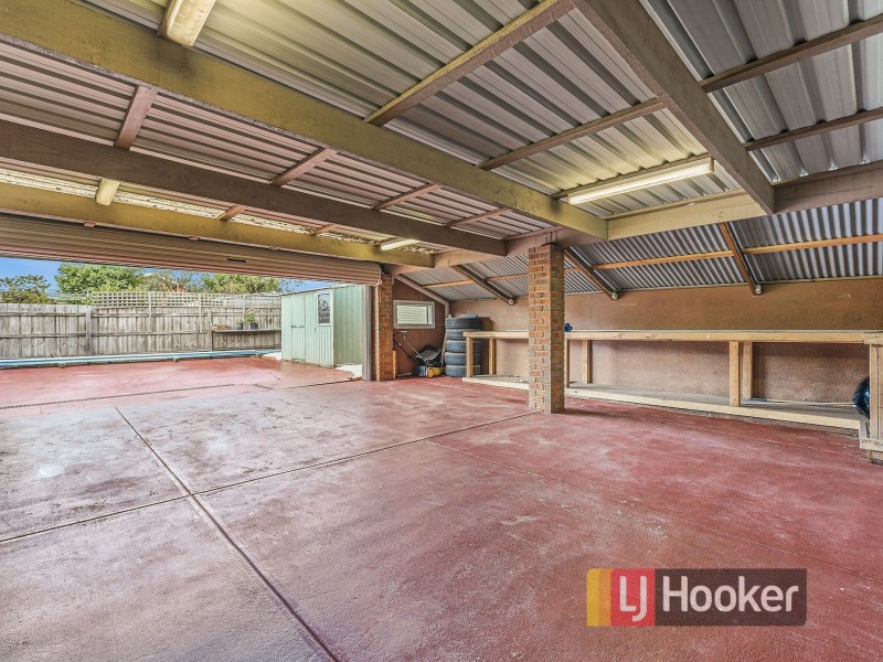 2 Lindenow Court, Cranbourne North VIC 3977
