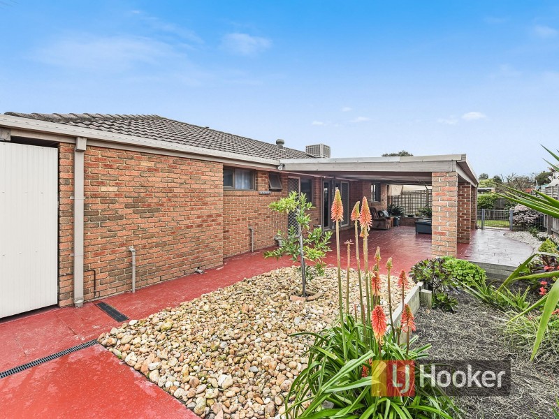 2 Lindenow Court, Cranbourne North VIC 3977