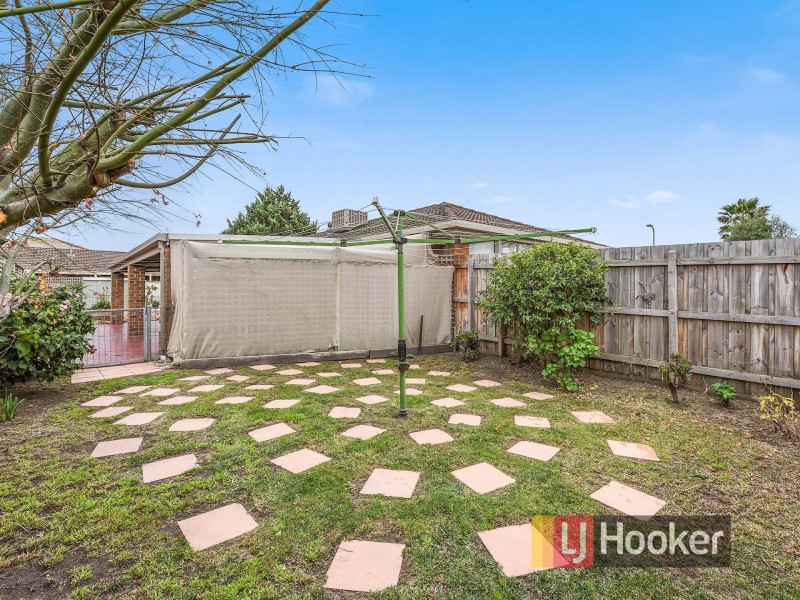 2 Lindenow Court, Cranbourne North VIC 3977