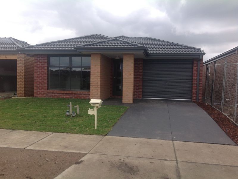 19 Challenger Circuit, Cranbourne VIC 3977