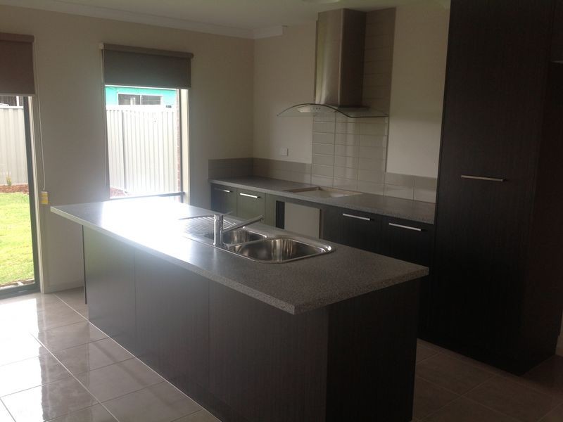 19 Challenger Circuit, Cranbourne VIC 3977