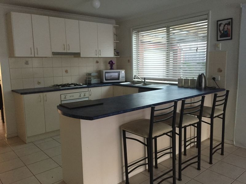 8 Lucy Place, Carrum Downs VIC 3201