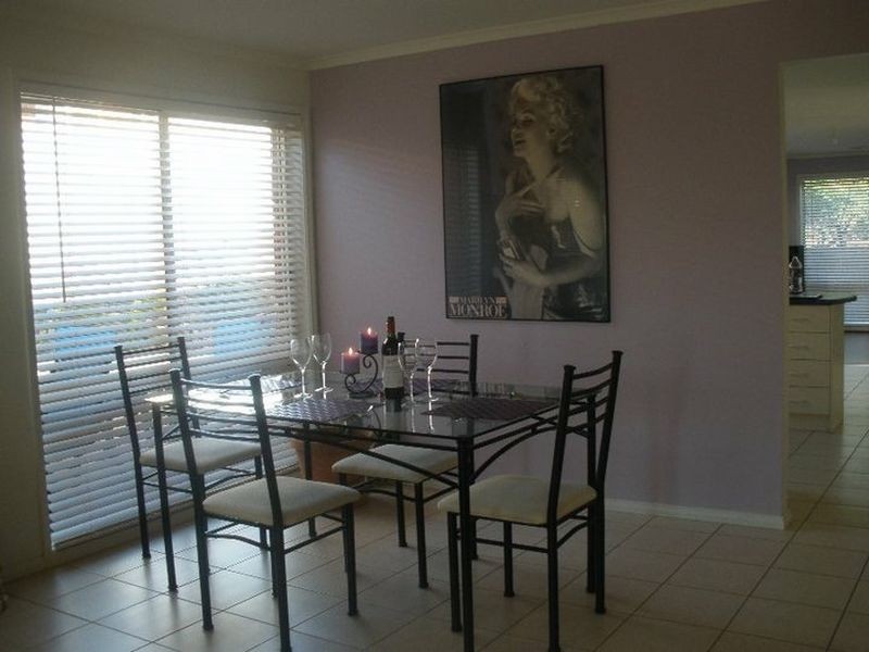 8 Lucy Place, Carrum Downs VIC 3201