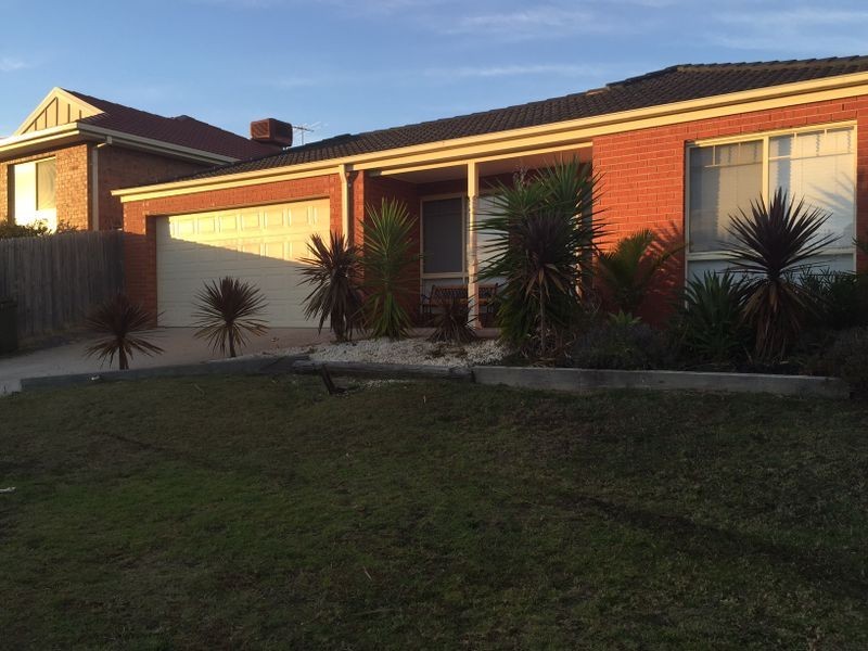 8 Lucy Place, Carrum Downs VIC 3201