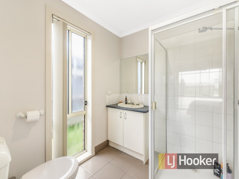 28 Silky Oak Drive, Cranbourne VIC 3977