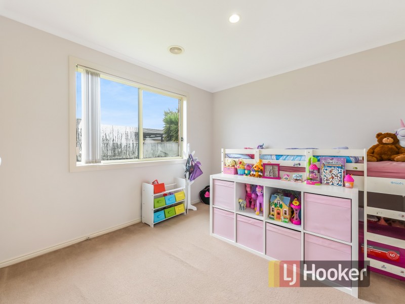 28 Silky Oak Drive, Cranbourne VIC 3977