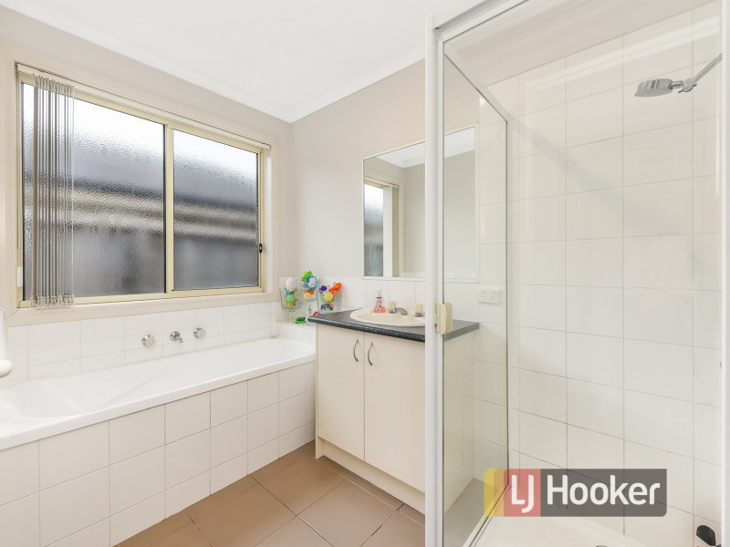 28 Silky Oak Drive, Cranbourne VIC 3977