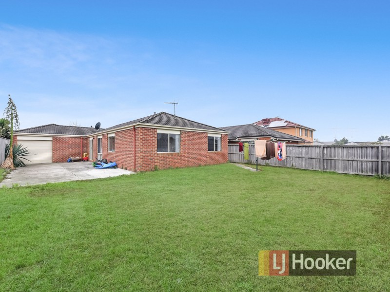 28 Silky Oak Drive, Cranbourne VIC 3977