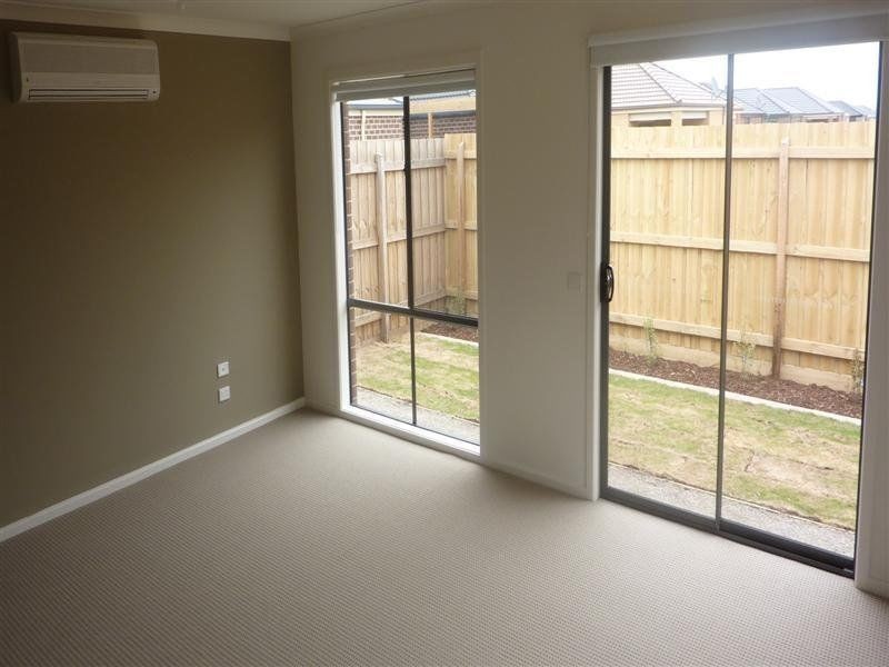 45 Calais Circuit, Cranbourne West VIC 3977