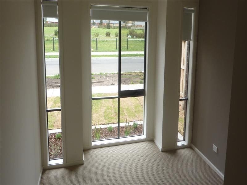 45 Calais Circuit, Cranbourne West VIC 3977