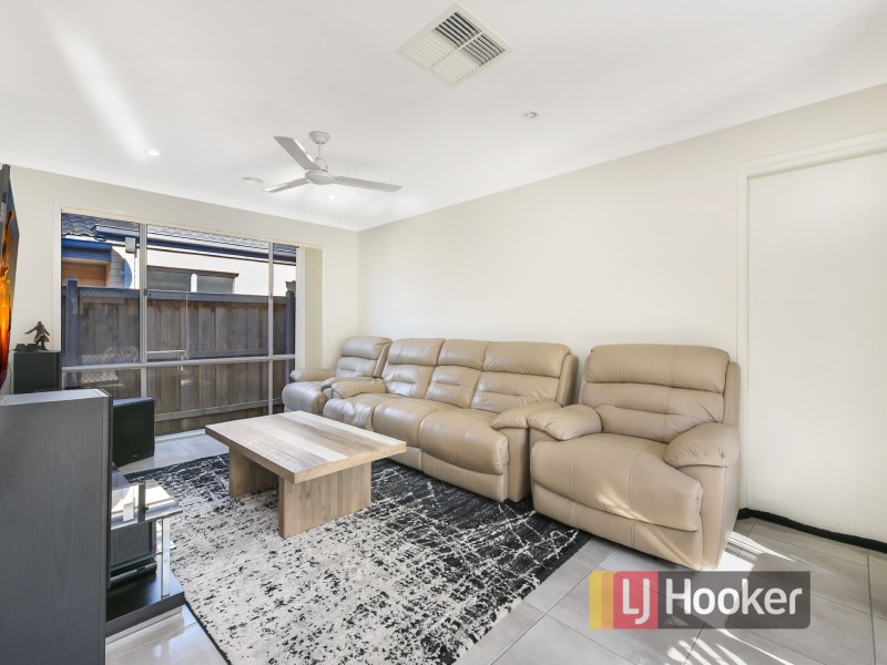 10 Tia Street, Clyde North VIC 3978