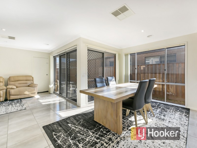 10 Tia Street, Clyde North VIC 3978