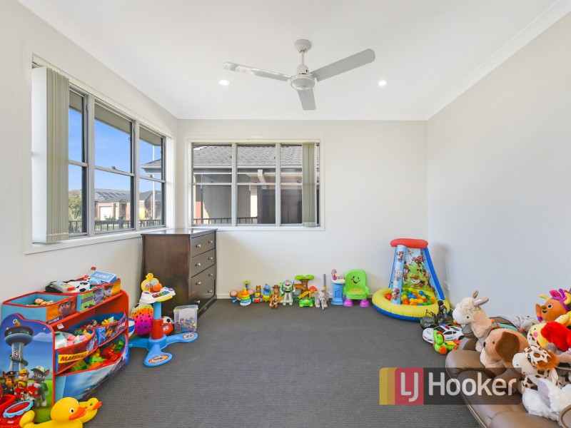 10 Tia Street, Clyde North VIC 3978