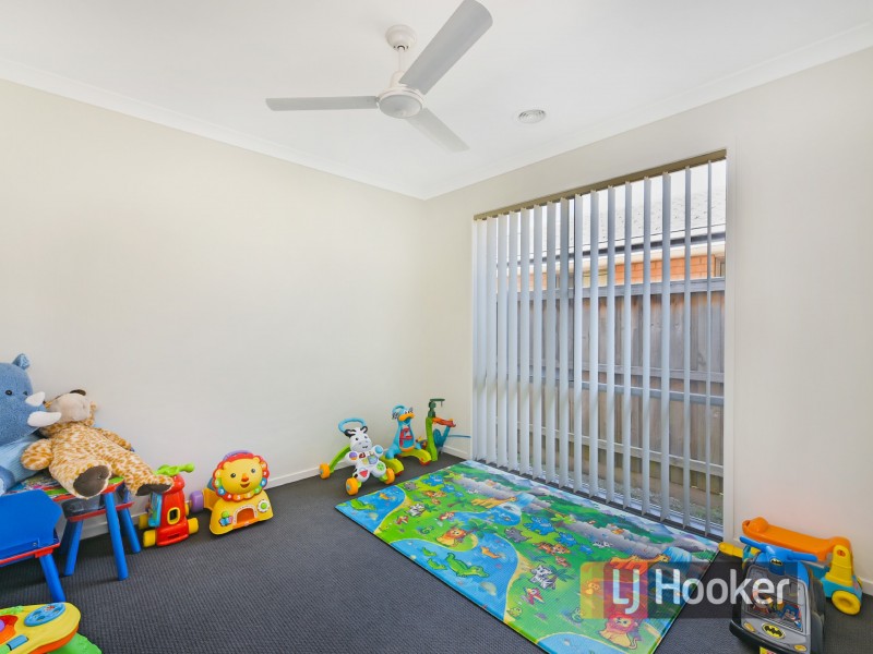 10 Tia Street, Clyde North VIC 3978