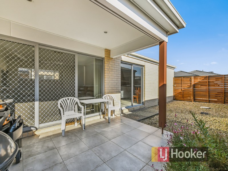 10 Tia Street, Clyde North VIC 3978