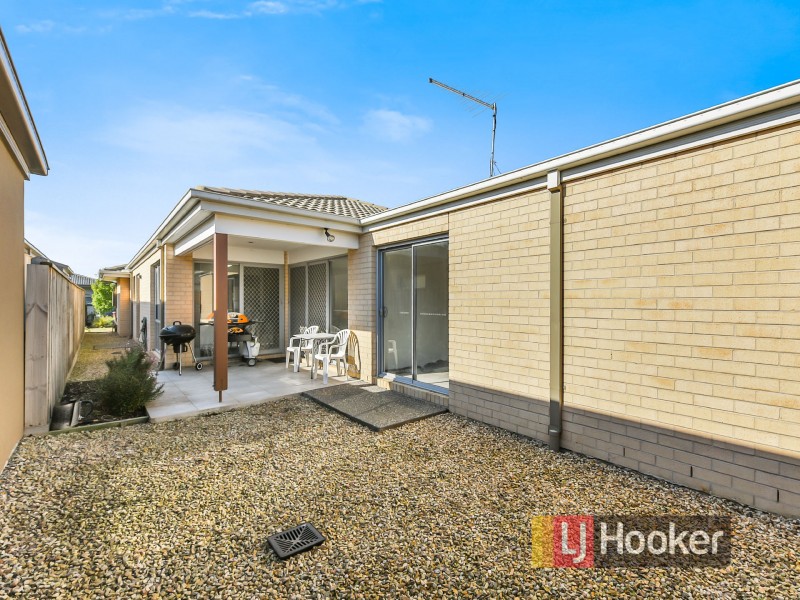 10 Tia Street, Clyde North VIC 3978