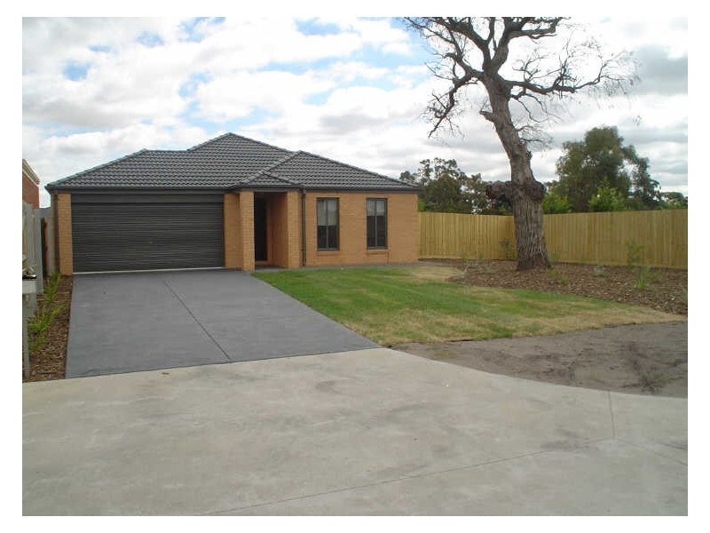 16 St Mellion Court, Cranbourne VIC 3977