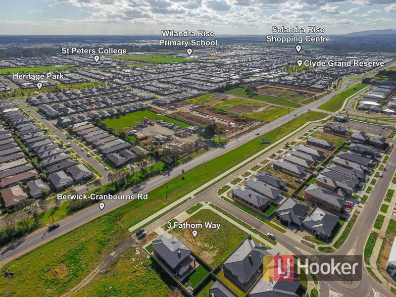3 Fathom Way, Clyde North VIC 3978