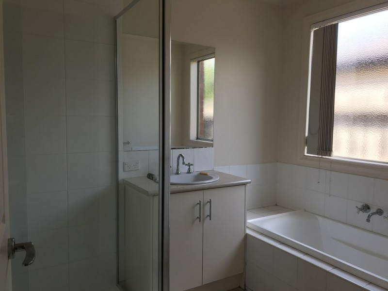 4 Kingsfield Crescent, Lynbrook VIC 3975