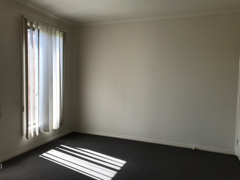 4 Kingsfield Crescent, Lynbrook VIC 3975