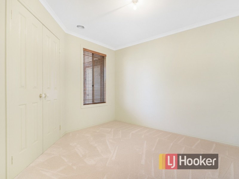 4 Tyndall Street, Cranbourne East VIC 3977