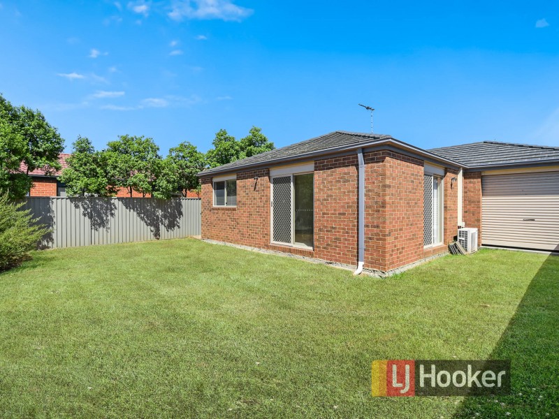 4 Tyndall Street, Cranbourne East VIC 3977