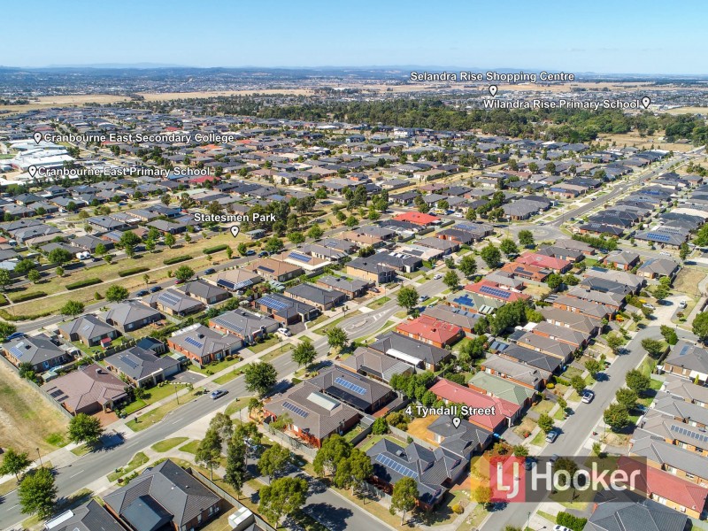 4 Tyndall Street, Cranbourne East VIC 3977