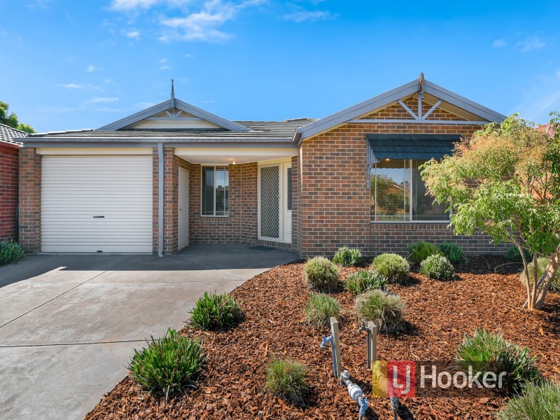 4 Tyndall Street, Cranbourne East VIC 3977