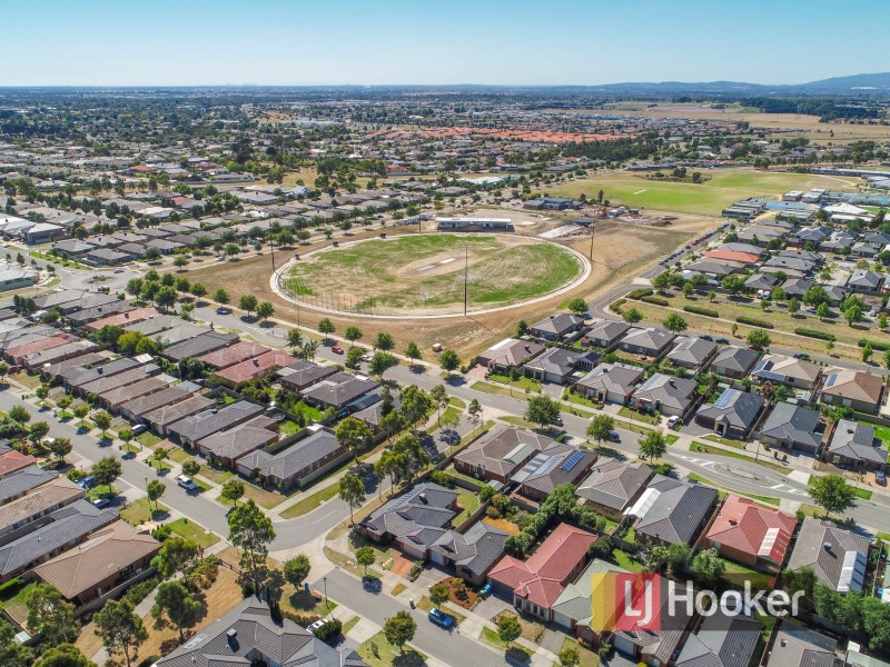 4 Tyndall Street, Cranbourne East VIC 3977