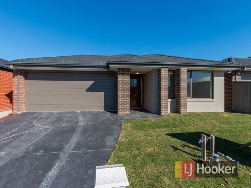 127 Scotsdale Drive, Cranbourne VIC 3977