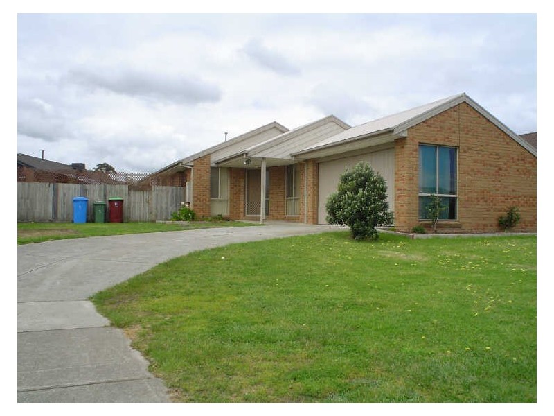 8 Cumquat Court, Cranbourne VIC 3977