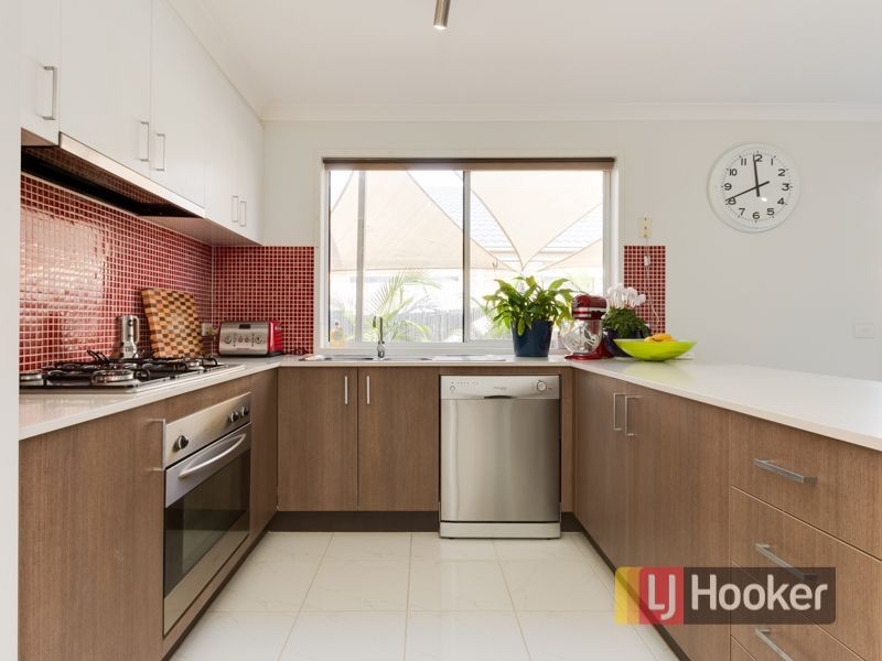 85 Broad Oak Drive, Cranbourne VIC 3977