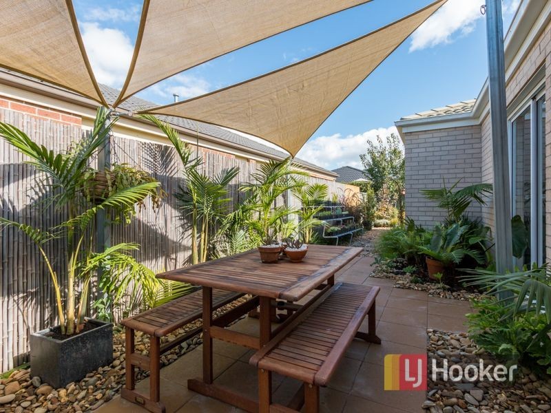 85 Broad Oak Drive, Cranbourne VIC 3977