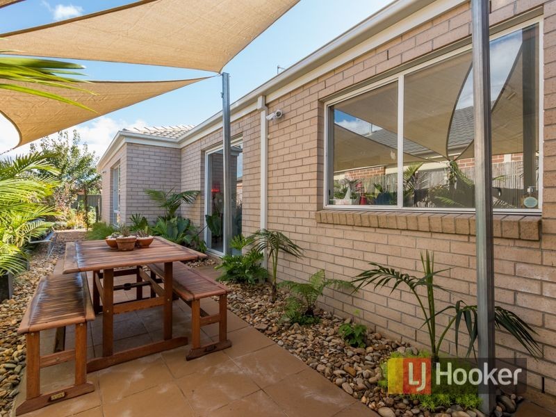 85 Broad Oak Drive, Cranbourne VIC 3977